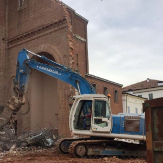 Lavori di demolizione in cantiere